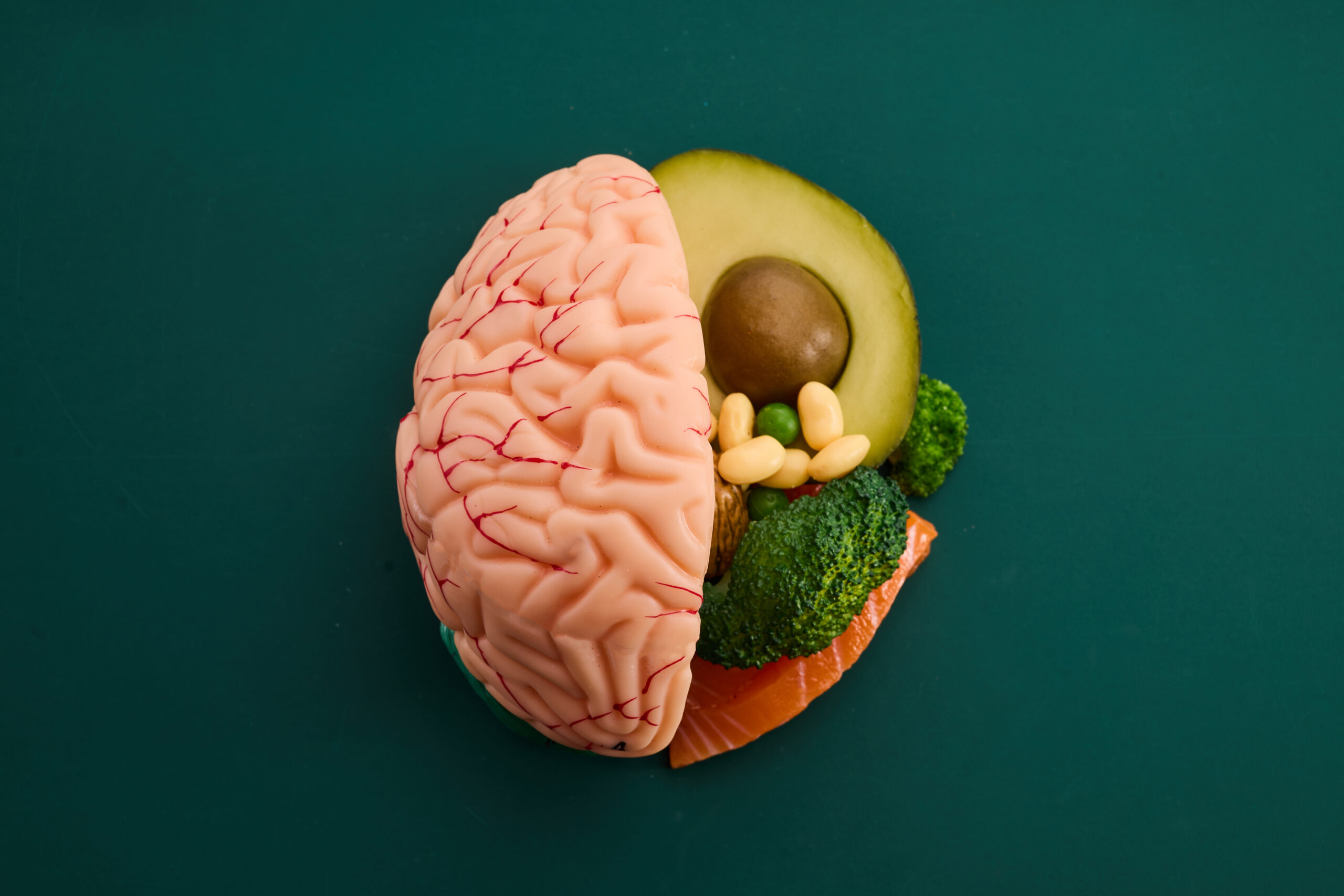 Prévenir Alzheimer grâce à l’alimentation : le régime MIND